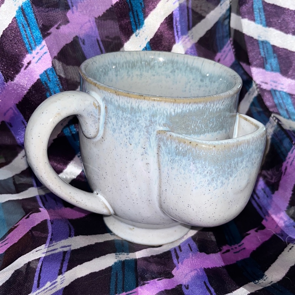 Stoneware mug with tea bag holder